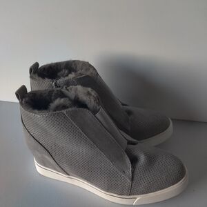 Maurices NEW Taylor Elastic Faux Fur Sneaker Wedge Grey Gray side zip New NIB